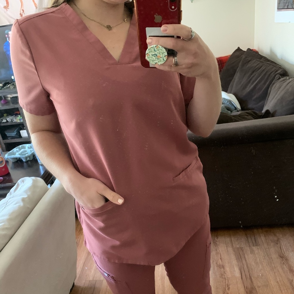 FIGS MAUVE TOP LIMITED EDITION